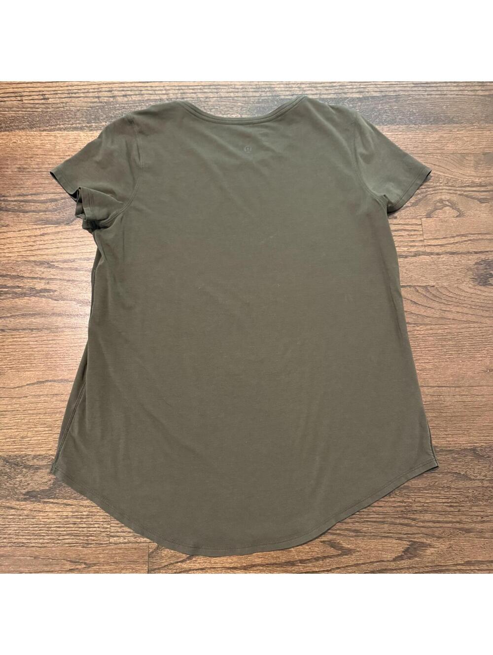 Lululemon Women's Olive Green Crew Neck Short Sleeve T-Shirt Size 6 - Picture 2 of 4
